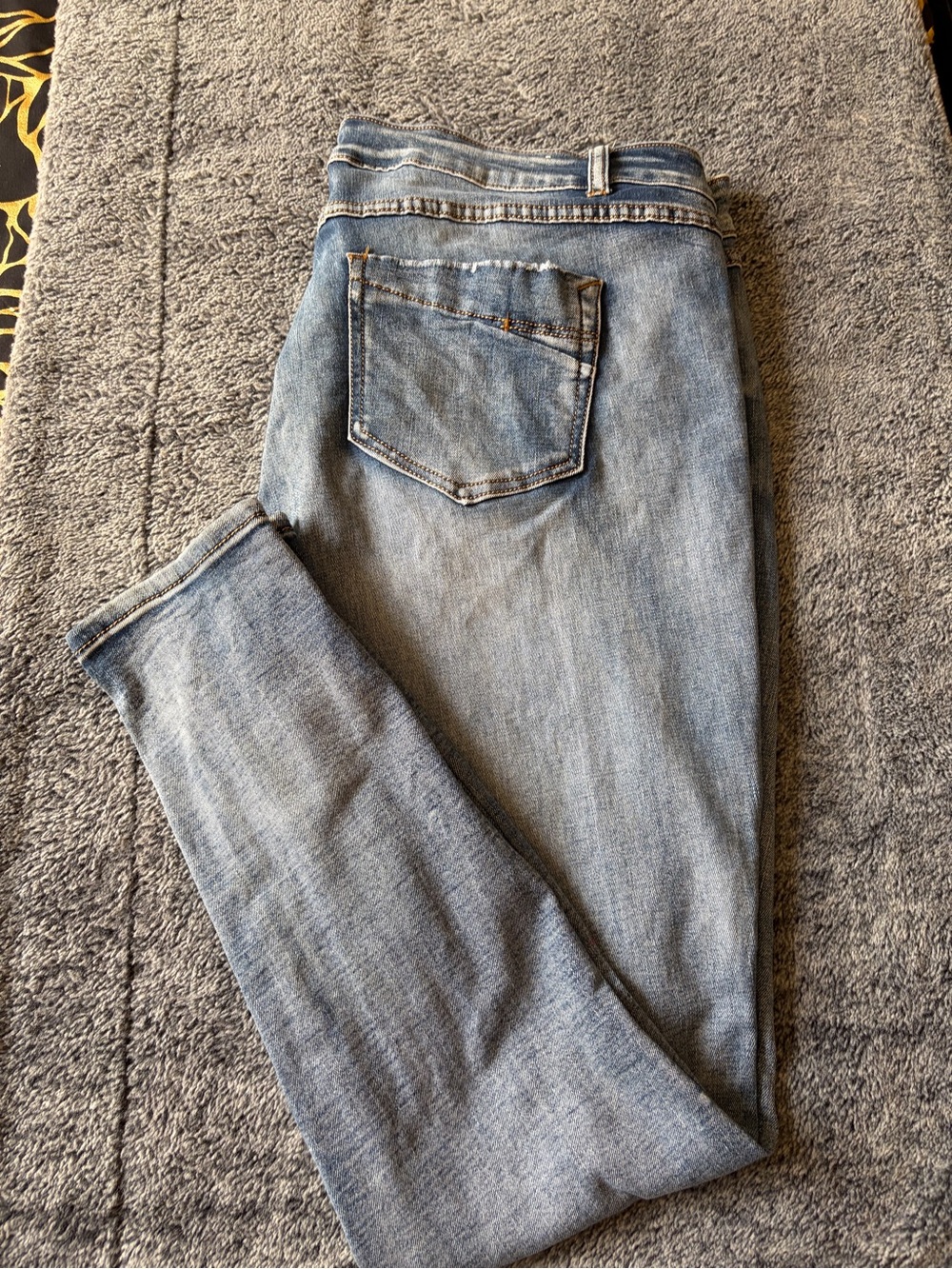Women's Light Wash Skinny Jeans - Blue